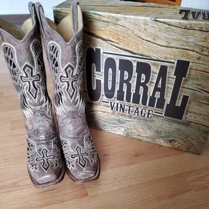 Corral Vintage Black Wing & Cross Sequin boots